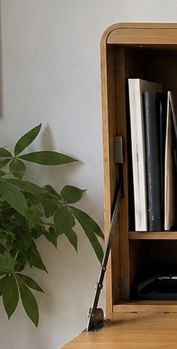 Mécanisme d'un bureau mural rabattable : vérins et charnières d'un bureau escamotable en chêne